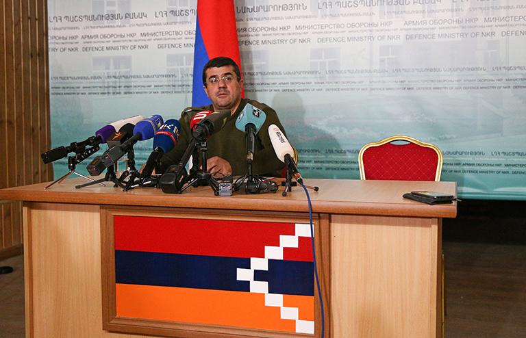 На фото: президент непризнанной Нагорно-Карабахской Республики Араик Арутюнян во время пресс-конференции, посвященной военному конфликту в Нагорном Карабахе, 2020
