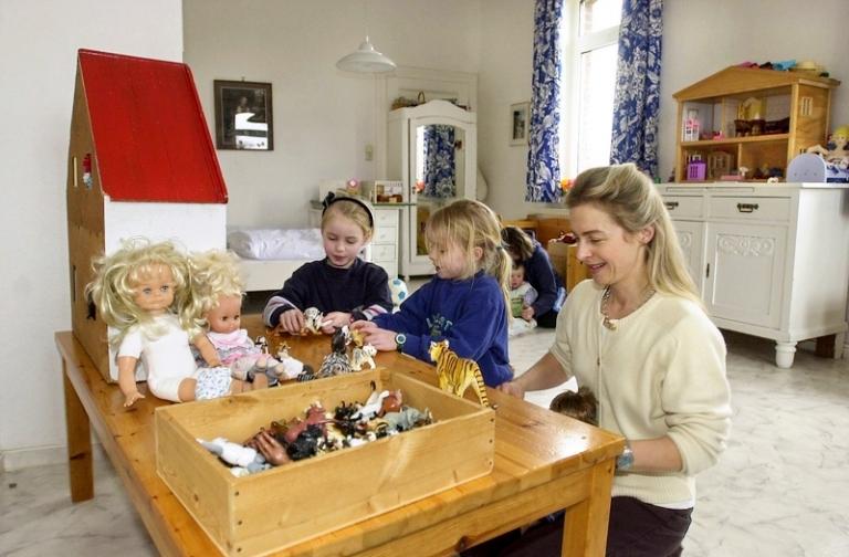 На фото: доктор Урсула фон дер Ляйен со своими детьми, 2001 год