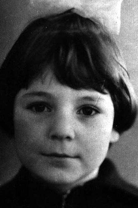 На фото: Жанна Агузарова в детстве
