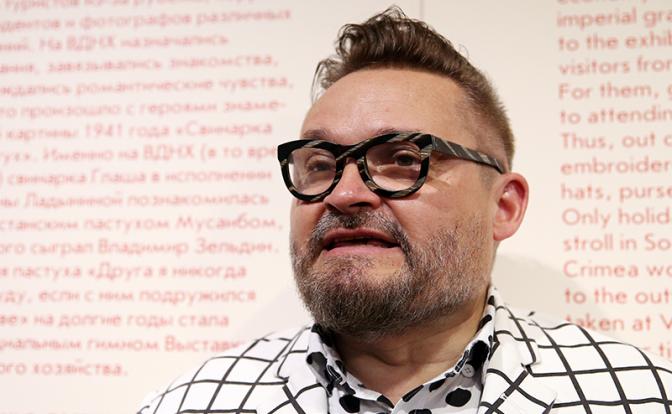 На фото: историк моды Александр Васильев