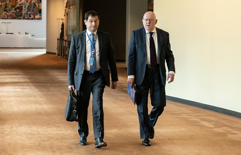 На фото: послы России Дмитрий Полянский и Василий Небензя прибывают на заседание СБ по поддержанию мира и безопасности Украины в штаб-квартире ООН в Нью-Йорке