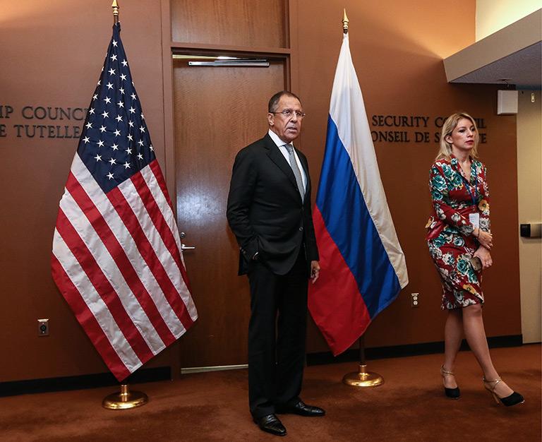 Глава МИД России Сергей Лавров и официальный представитель МИД России Мария Захарова перед началом переговоров с госсекретарем США Д.Керри в рамках Генеральной Ассамблеи ООН