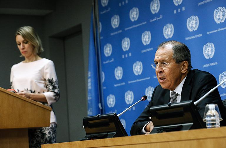 Официальный представитель МИД России Мария Захарова и министр иностранных дел РФ Сергей Лавров во время пресс-конференции по итогам 71-й сессии Генеральной ассамблеи ООН в штаб-квартире ООН