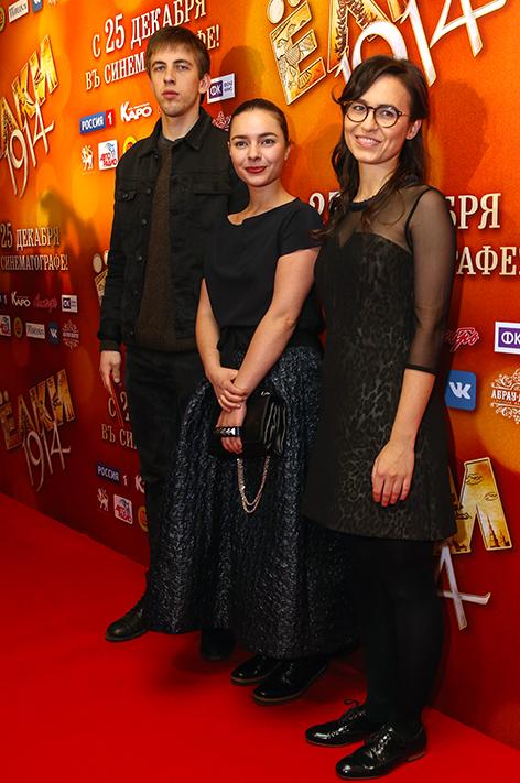 На фото: актер Александр Паль, актриса Вера Панфилова и режиссер Екатерина Телегина (слева направо) на премьере фильма "Елки 1914" в кинотеатре "Октябрь" в Москве, 2014 год.