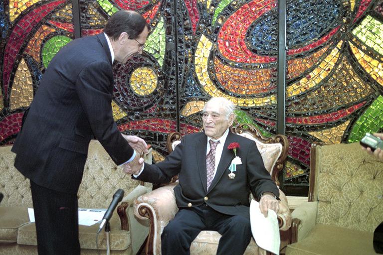 1995 г. Постоянный представитель Российской Федерации при Организации Объединенных Наций Сергей Лавров (слева) и художник-эмигрант, мастер русского психологического портрета Михаил Александрович Вербов (справа) 