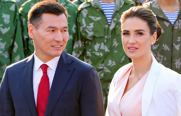 збранный глава Республики Калмыкия Бату Хасиков и его супруга Елена Хасикова