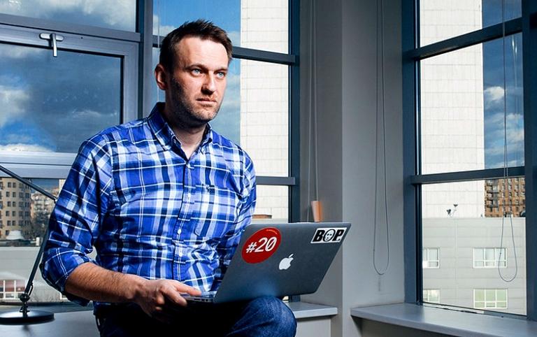 На фото: Алексей Навальный * в своем офисе.