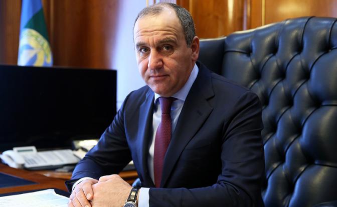 На фото: глава Карачаево-Черкесии Рашид Темрезов в рабочем кабинете