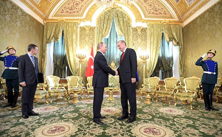 Президент России Владимир Путин и президент Турции Реджеп Тайип Эрдоган (слева направо) во время встречи в Кремле, 10 марта 2017 года 