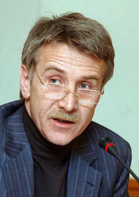 На фото: председатель Правления ОАО &laquo;НОВАТЭК&raquo; Леонид Михельсон во время заседания Наблюдательного совета Российского газового общества в Государственной думе РФ, 2006