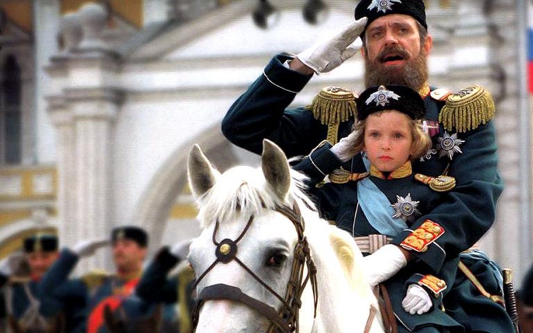 Кадр из фильма &laquo;Сибирский цирюльник&raquo;