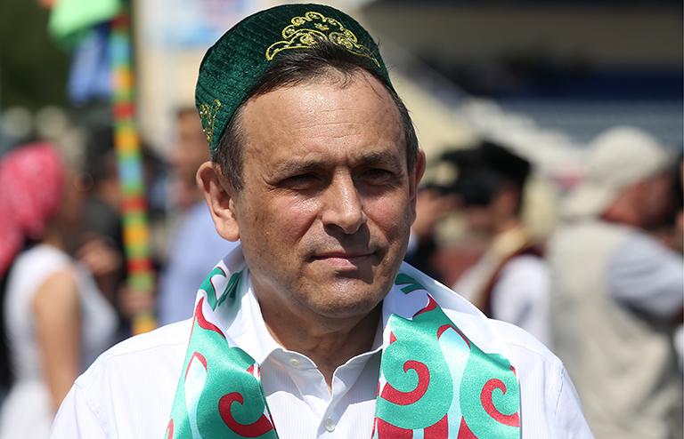 На фото: Александр Евстифеев во время празднования татаро-башкирского национального праздника Сабантуй