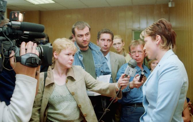 На фото: председатель совета директоров ПАО "Северсталь" Алексей Мордашов во время сессии "Знание – сила?" в рамках XXIV Петербургского между