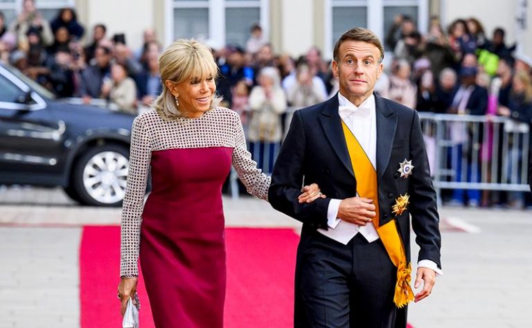 На фото: президент Франции Эммануэль Макрон и первая леди Брижит.
