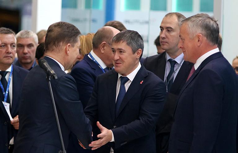 На фото: Дмитрий Махонин, губернатор Пермского края во время газового форума