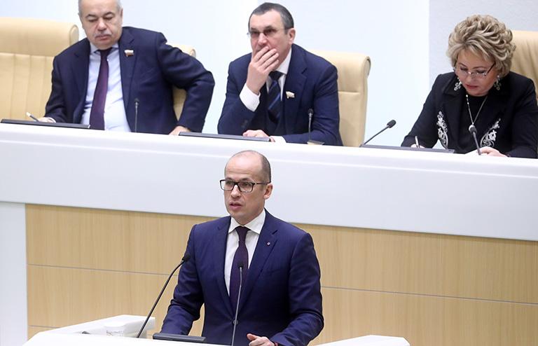 На фото: глава Удмуртской республики Александр Бречалов (на первом плане), 2019