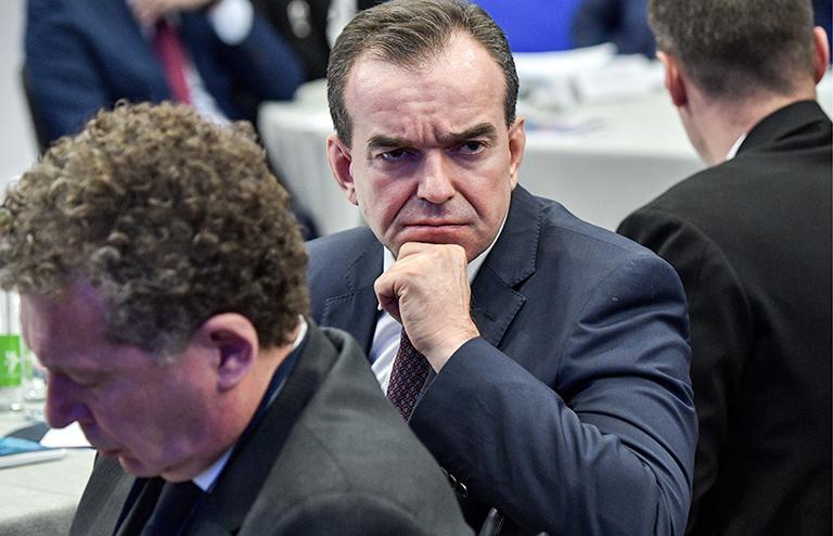 На фото: губернатор Краснодарского края Вениамин Кондратьев (в центре) на расширенном заседании президиума Государственного совета РФ, 2019