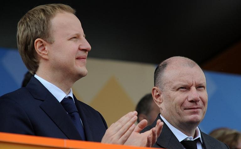 На фото: председатель правительства Красноярского края, бывший директор Заполярного филиала компании "Норильский никель" Виктор Томенко и генеральный директор компании "Норильский никель" Владимир Потанин (слева направо)