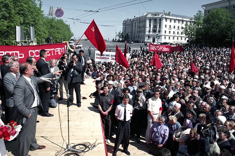 Во время митинга в поддержку кандидата на пост Президента России, лидера Коммунистической партии РФ Геннадия Зюганова, 1996 год