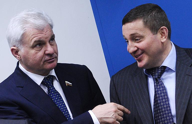 На фото: президент ассоциации фермерских хозяйств и сельскохозяйственных кооперативов Владимир Плотников и руководитель организационного комитета по проведению съезда Общероссийского народного фронта Андрей Бочаров (слева направо), 2013