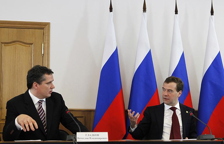 На фото: глава администрации ЗАТО города Заречный (Пензенская область) Вячеслав Гладков и президент РФ Дмитрий Медведев (слева направо) на совещании , 2011