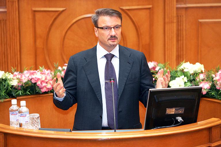 Герман Греф во время выступления