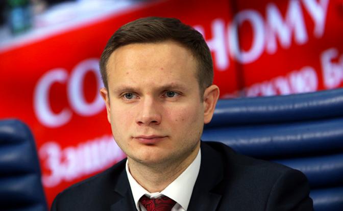 На фото: депутат Госдумы от КПРФ, первый секретарь ЦК ЛКСМ РФ Владимир Исаков