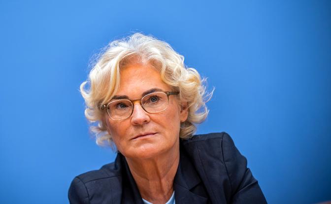 На фото: министр обороны Германии Кристина Ламбрехт