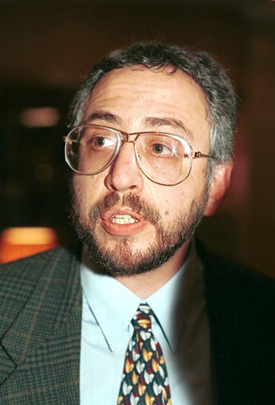 На фото: один из ведущих программы "Подробности" Российского телевидения Николай Сванидзе, 1994