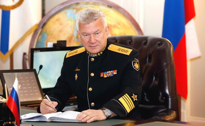 На фото: главнокомандующий Военно-Морским Флотом РФ Николай Евменов