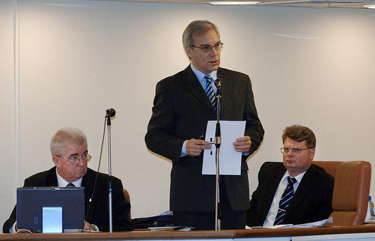 На фото: полномочный представитель президента в Совете Федерации Александр Котенков и зам. министра иностранных дел рф Александр Грушко (слева направо) на заседании СФ РФ, 2008