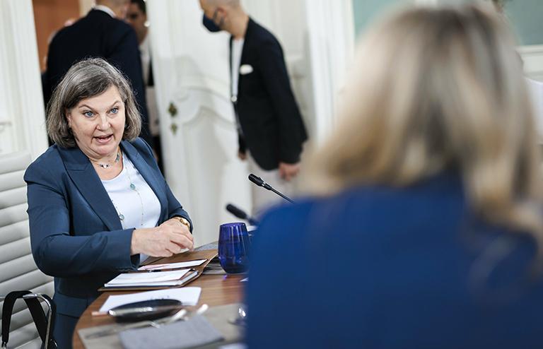 На фото: Виктория Нуланд на встрече министров иностранных дел G7