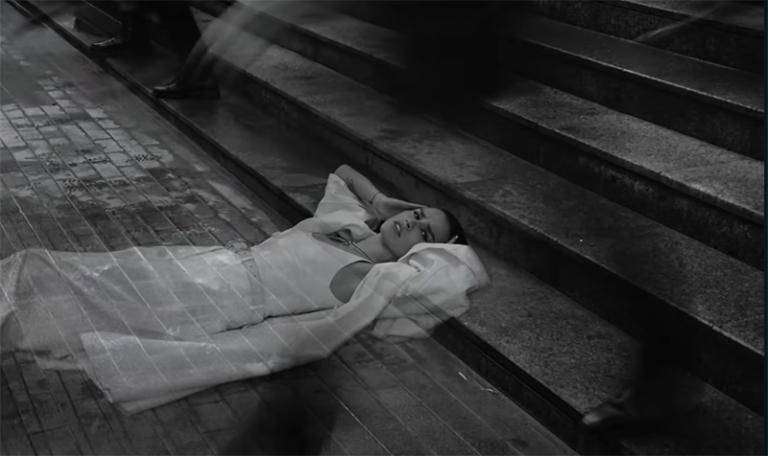 На фото: На фото: Юлия Зиверт (Zivert) в клипе на песню &laquo;Credo&raquo;