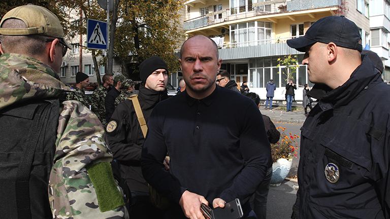 На фото: бывший глава полиции по борьбе с наркотиками Илья Кива во время митинга правых против полиции в Киеве, Украина, 6 октября 2016 года