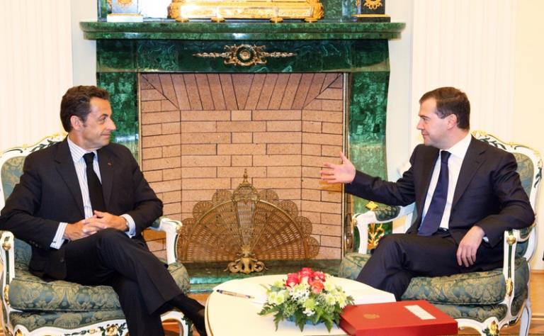 Президент Франции Николя Саркози и президент России Дмитрий Медведев (слева направо) на встрече в Кремле.(Москва, 12 августа 2008 г.)