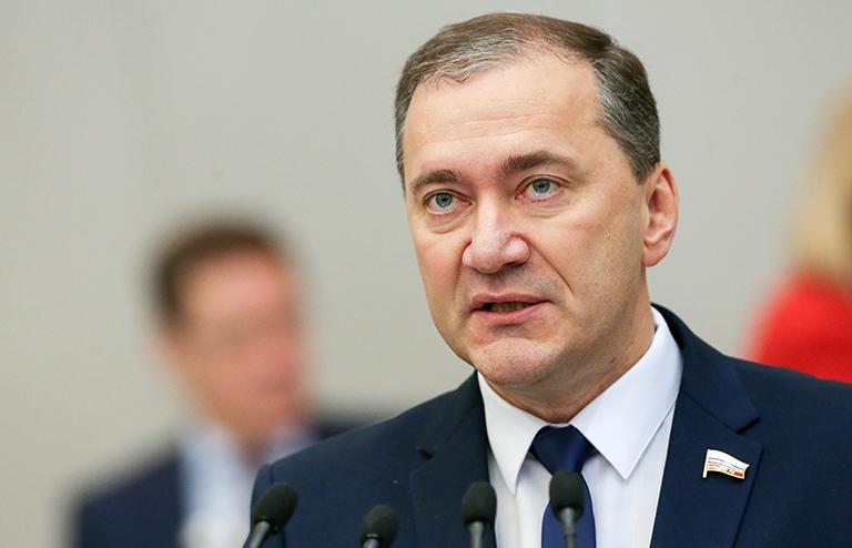 На фото: член комитета Госдумы РФ по бюджету и налогам Дмитрий Белик на пленарном заседании Государственной думы РФ