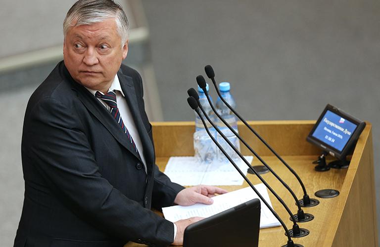 На фото: первый заместитель председателя комитета Госдумы РФ по экономической политике, инновационному развитию и предпринимательству Анатолий Карпов на пленарном заседании Государственной Думы РФ