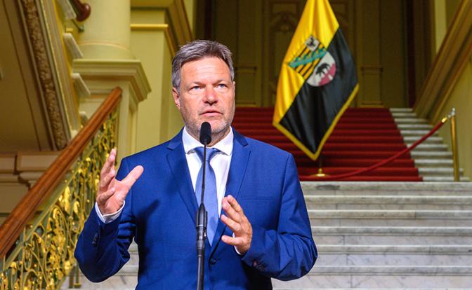 На фото: министр экономики Германии Роберт Хабек