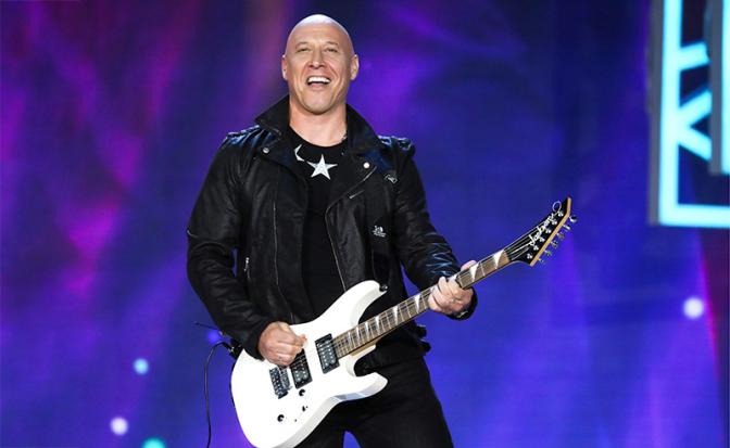 На фото: певец Денис Майданов