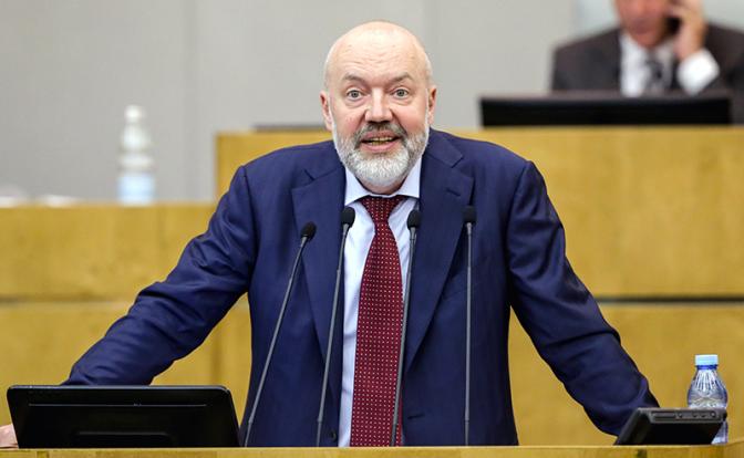 На фото: председатель комитета Госдумы РФ по госстроительству и законодательству Павел Крашенинников
