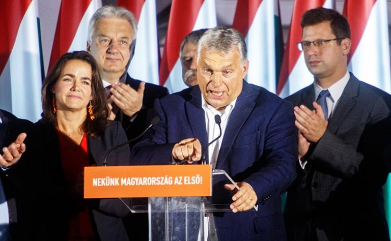 На фото: Каталин Новак и Виктор Орбан (на первом плане)