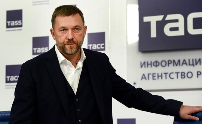 На фото: заместитель председателя комитета Госдумы РФ по обороне Дмитрий Саблин