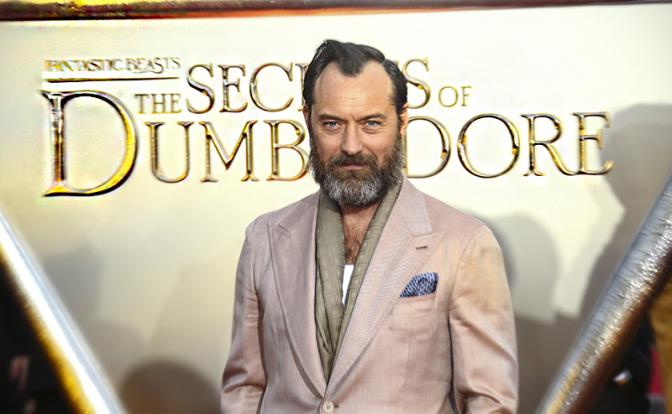 На фото: актер Джуд Лоу на премьере фильма "Фантастические твари: Тайны Дамблдора" в Лондоне, 2022 год