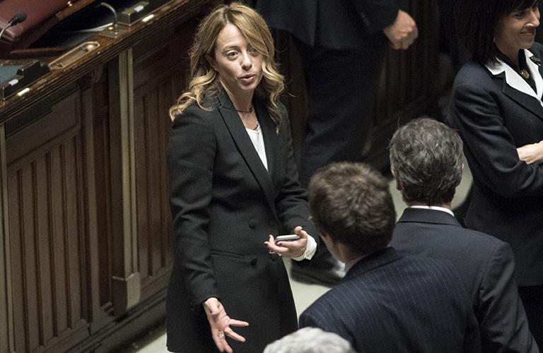 На фото: Джорджия Мелони из партии "Фрателли д'Италия" в итальянском парламенте в Риме 29 января 2015 г. во время голосования по выбору нового президента после того, как президент Италии подал в отставку, 2015