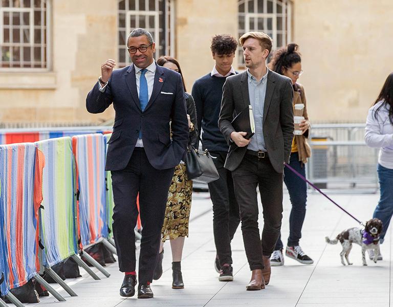 На фото: Джеймс Клеверли посещает шоу Эндрю Марра на Би-би-си