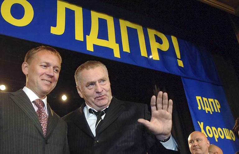 На фото: предприниматель Андрей Луговой, лидер партии ЛДПР Владимир Жириновский и член фракции Игорь Лебедев (слева направо) перед началом XIX съезда партии, посвященного предстоящим выборам в Госдуму РФ, 2007