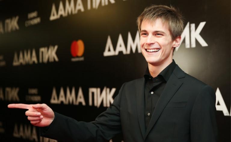 На фото: актер Иван Янковский перед премьерой фильма режиссера Павла Лунгина "Дама пик" в кинотеатре "Каро 11 Октябрь", 2016.