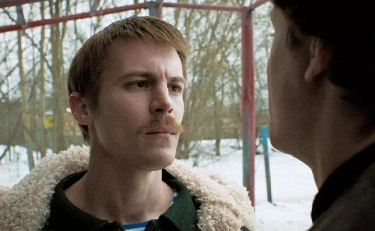 На фото: актер Иван Янковский в роли Вовы Адидаса в сериале &laquo;Слово пацана. Кровь на асфальте&raquo;