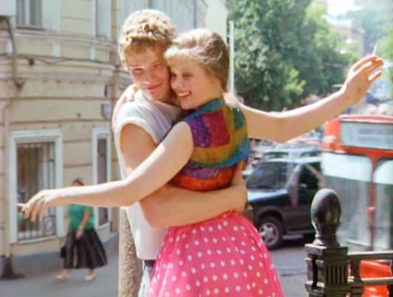 На фото: кадр из фильма "Ретро втроём", 1998 год.