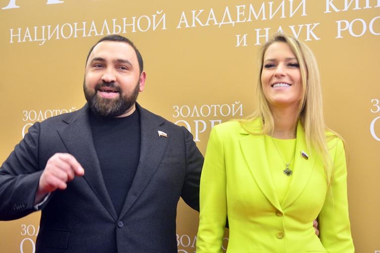 На фото: депутаты Госдумы РФ Султан Хамзаев, Яна Лантратова на церемонии вручения премии &laquo;Золотой орел 2024&raquo;.